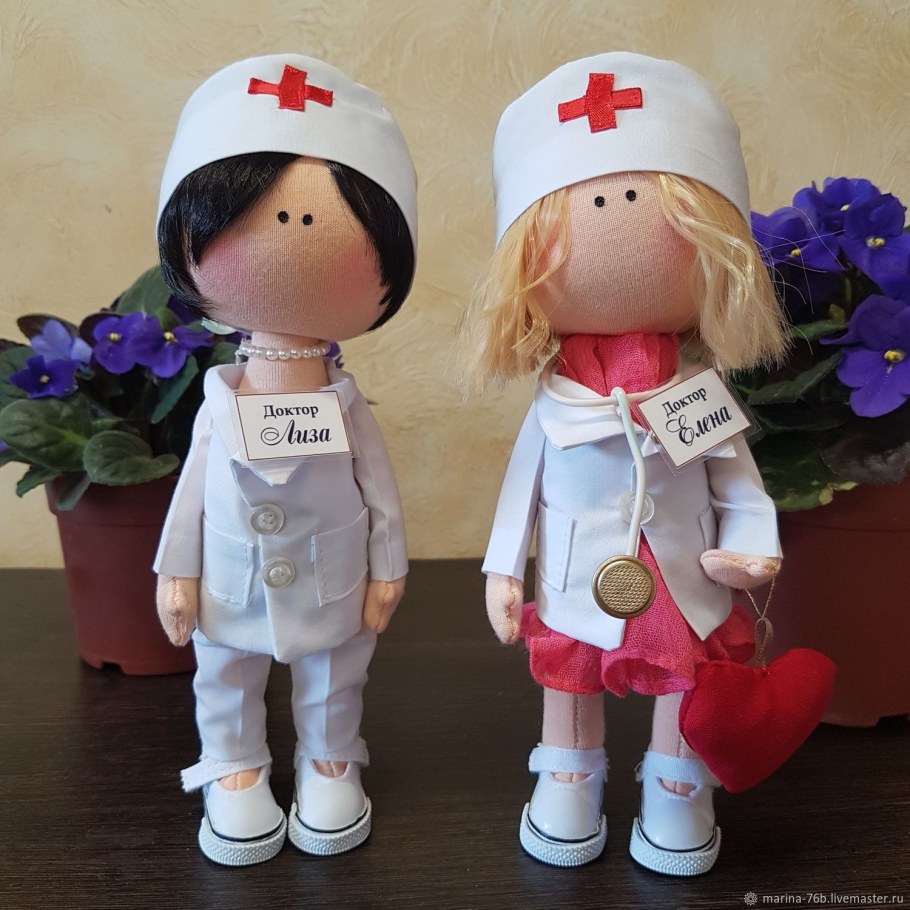 Кукла врач