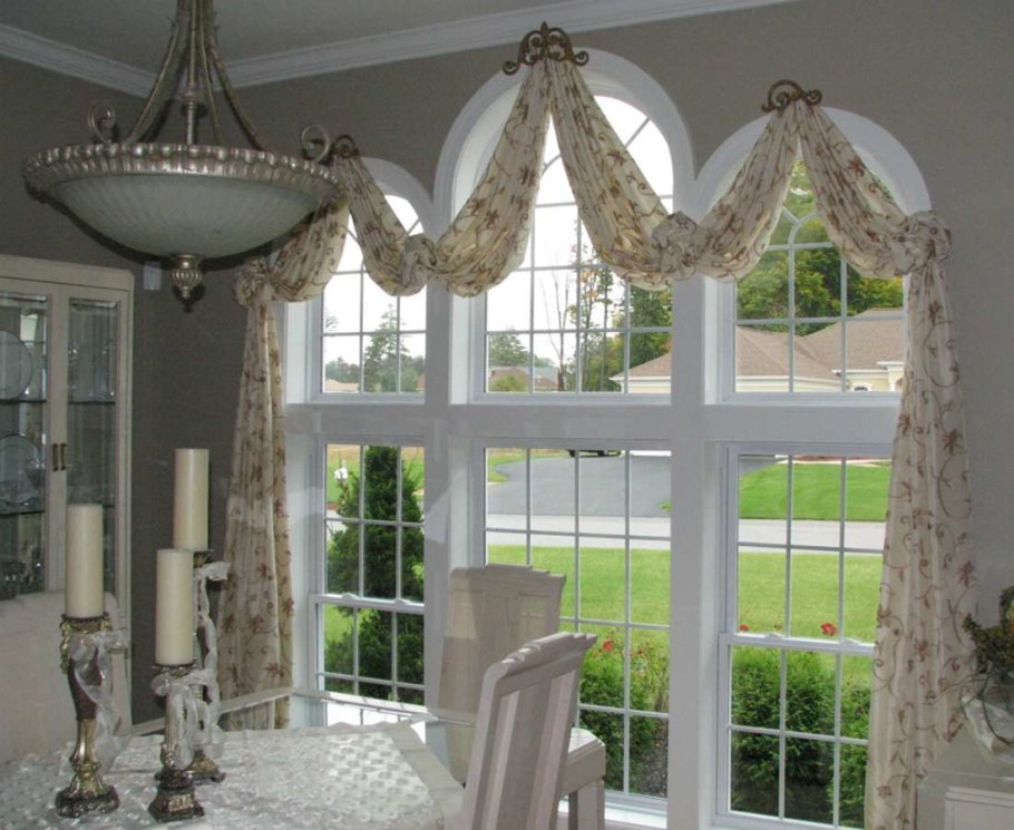 Штора арочная на окно кухни