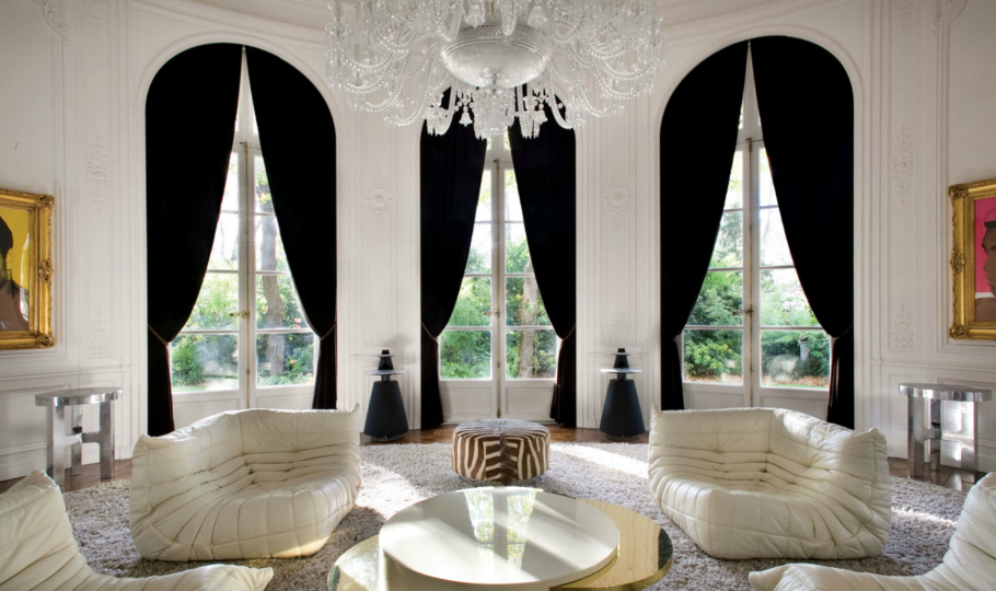 Шторы на арочные окна в классическом интерьере