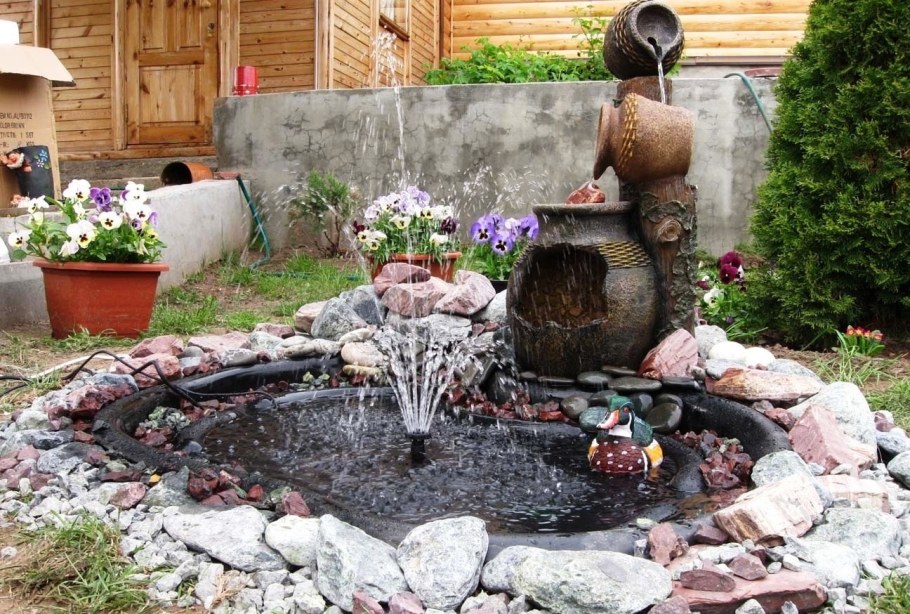 Маленький фонтанчик на даче