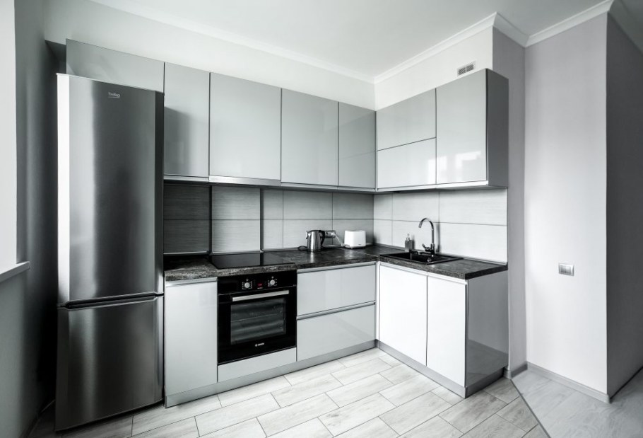 Кухни бело серые угловые