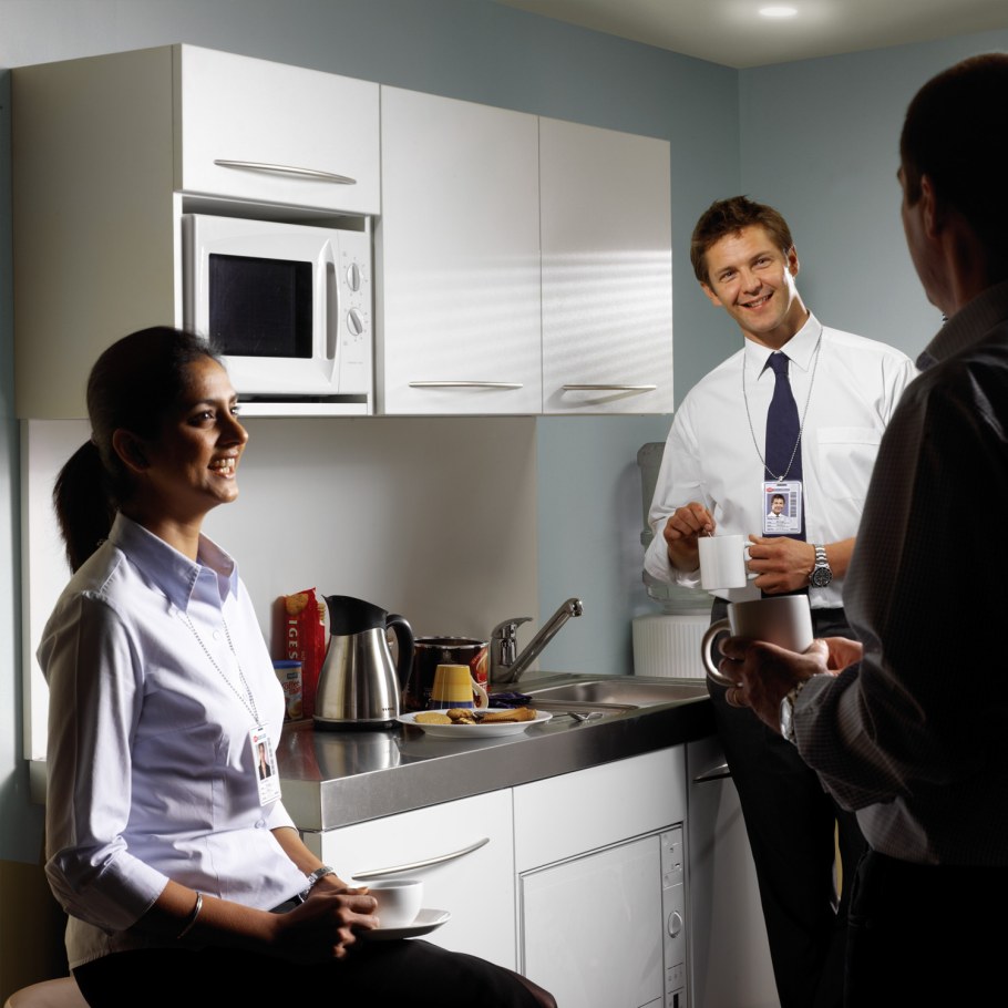 Кухня в офисе для сотрудников