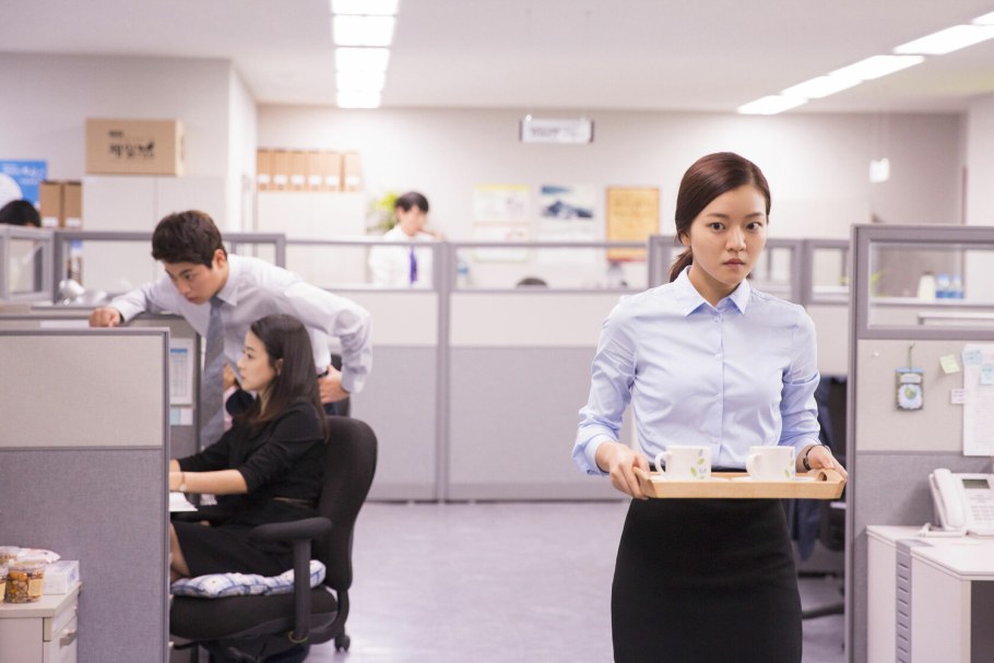 Китаянка в офисе