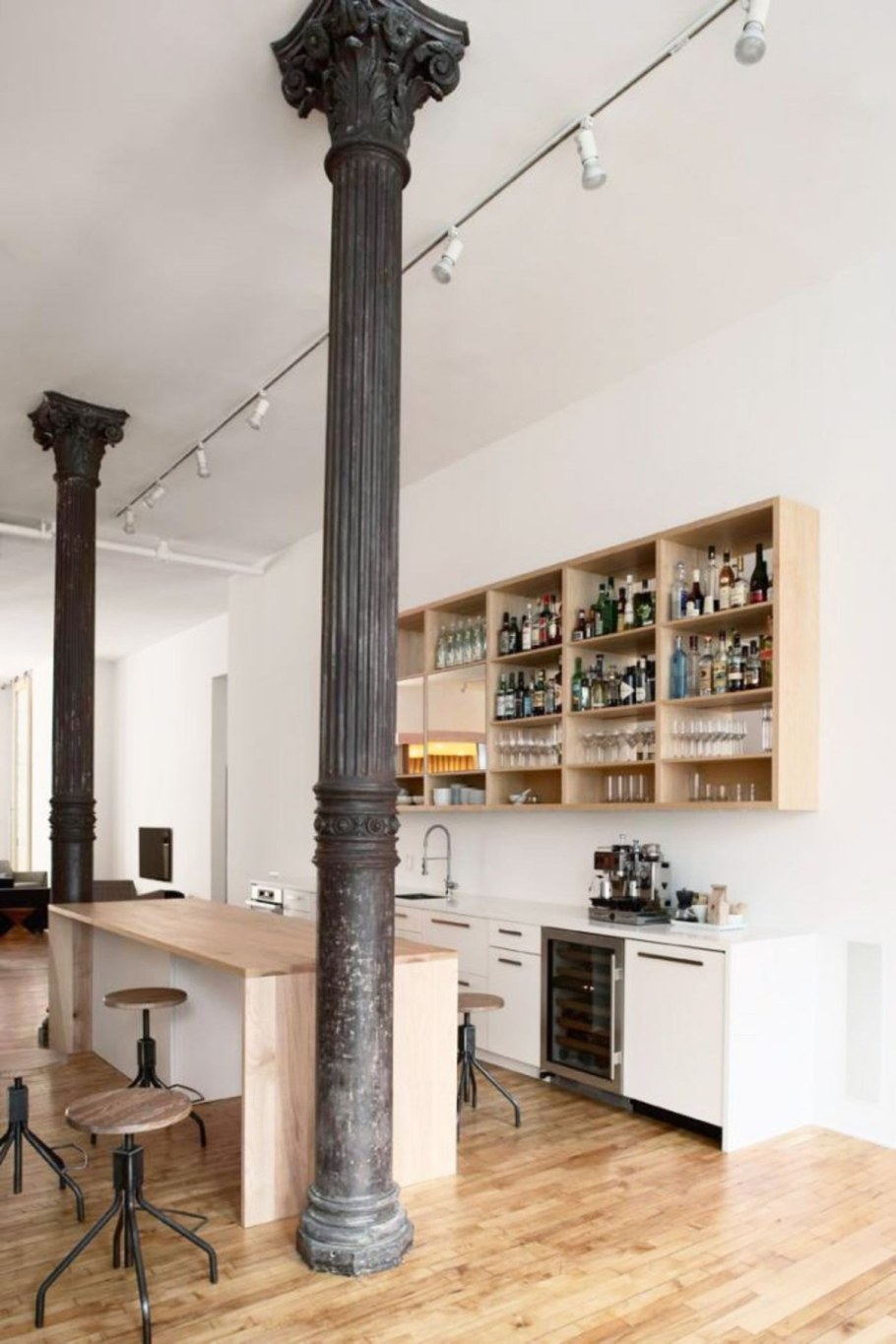 Колонны в интерьере лофт
