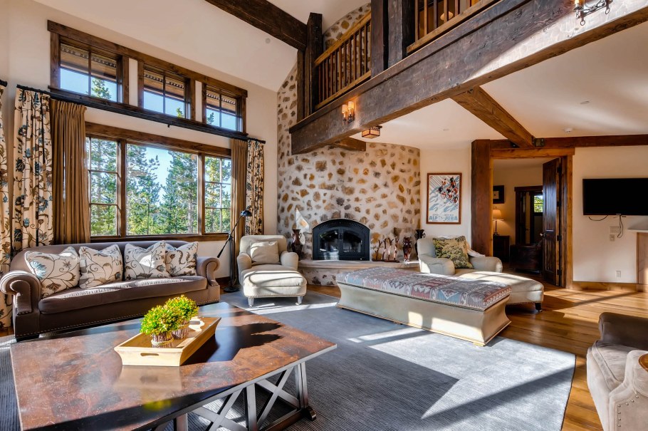 Интерьеры домов и коттеджей