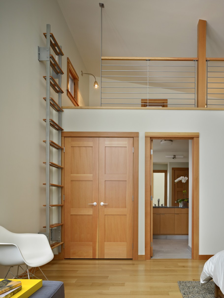 Комната с антресолью