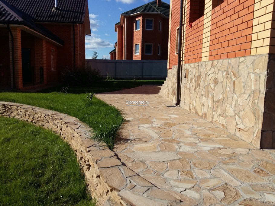 Камень пластушка песчаник двор