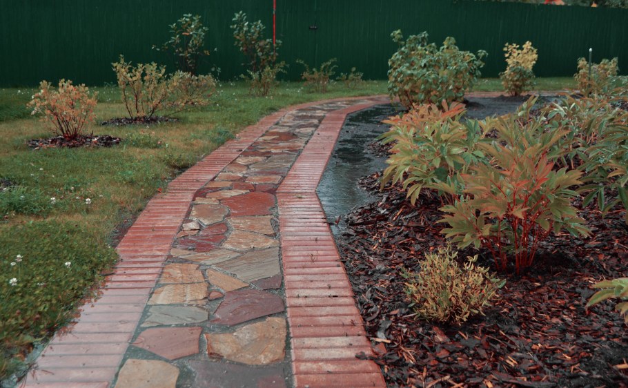 Комбинированное мощение дорожек