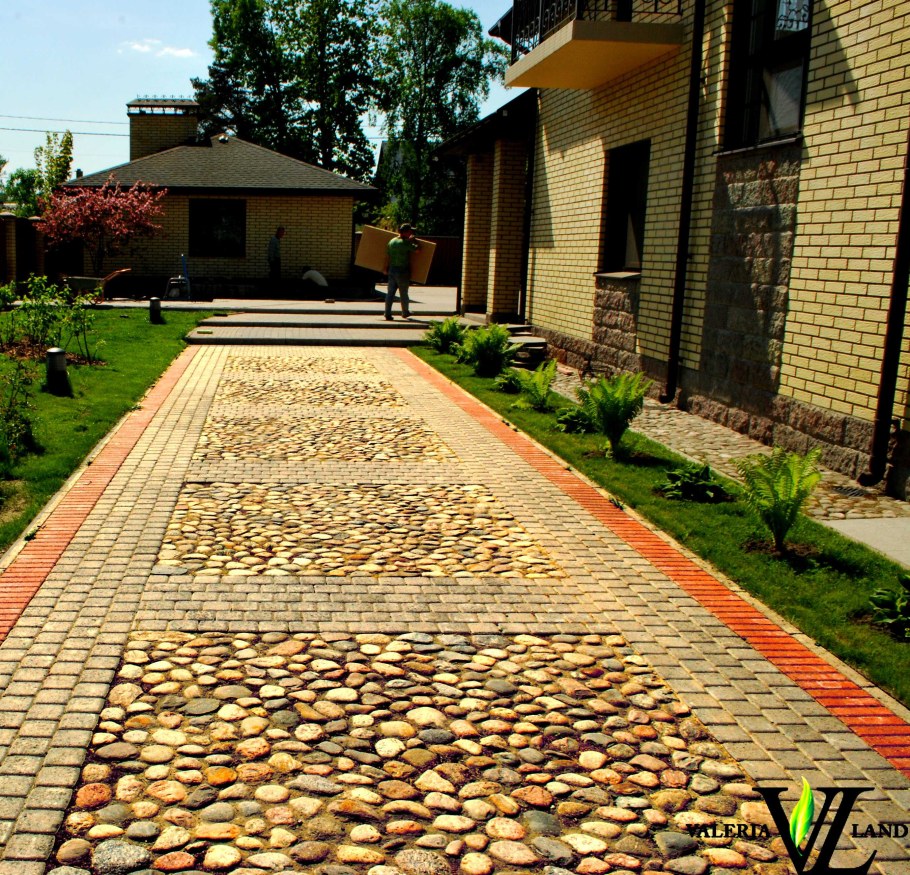 Тротуарные дорожки в частном доме