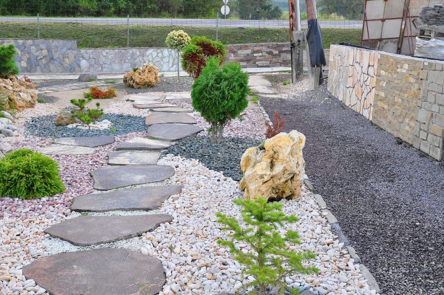 Рокарий с щебнем
