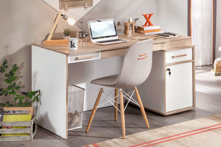 Стол письменный для школьника