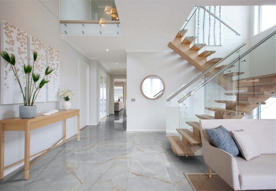 Современная лестница в доме