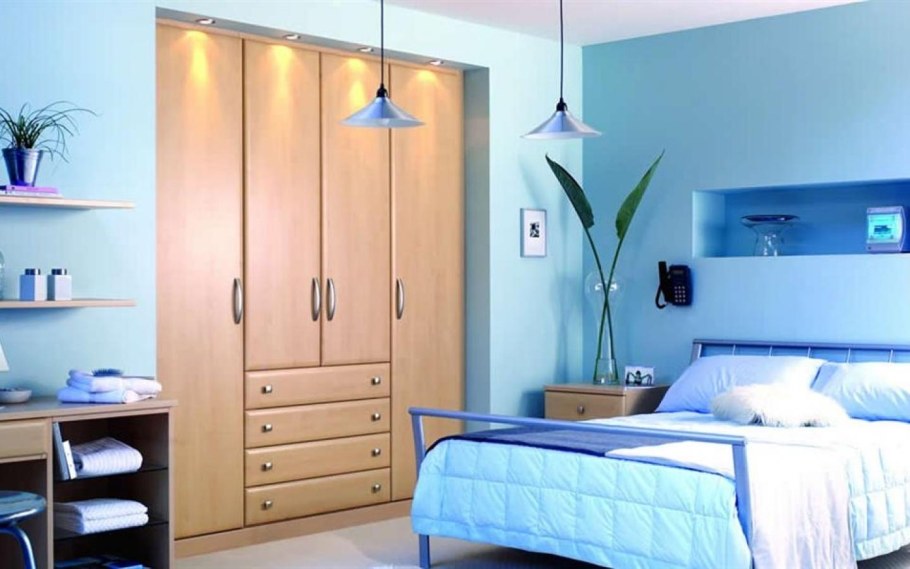 Голубые стены в спальне