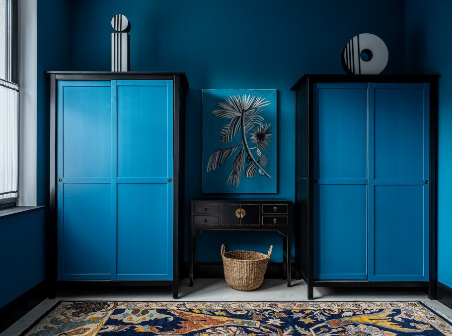 Голубой шкаф