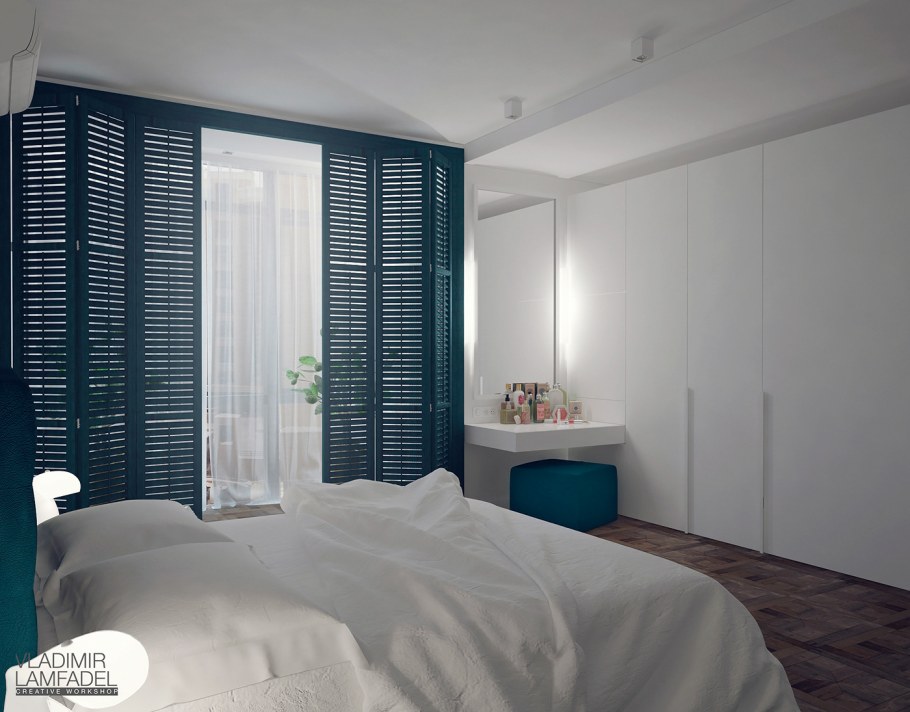 Шкаф с жалюзийными дверцами в интерьере спальни