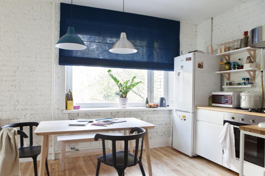 Римские шторы в стиле лофт на кухне