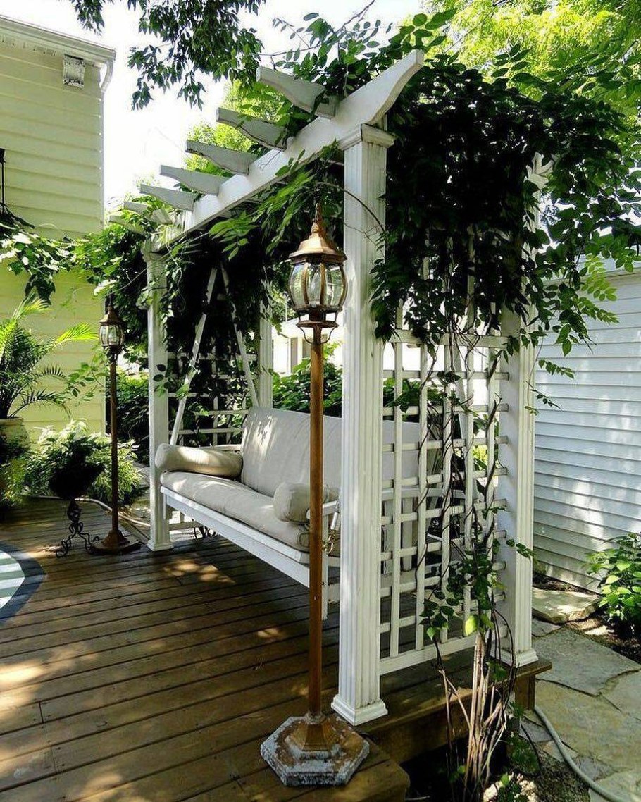 Патио с угловой перголой