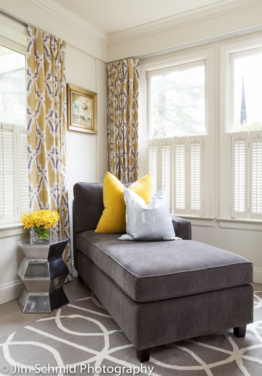 Желтый диван в интерьере