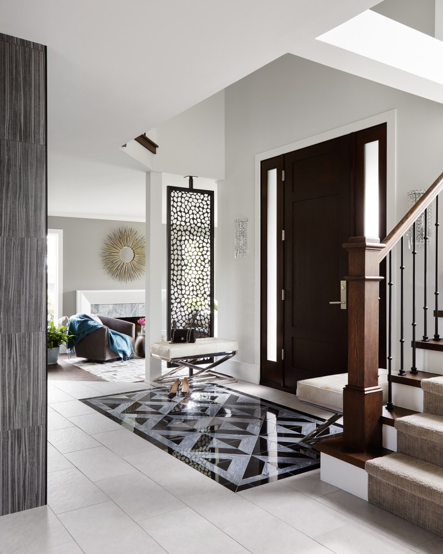 Прихожая в загородном доме