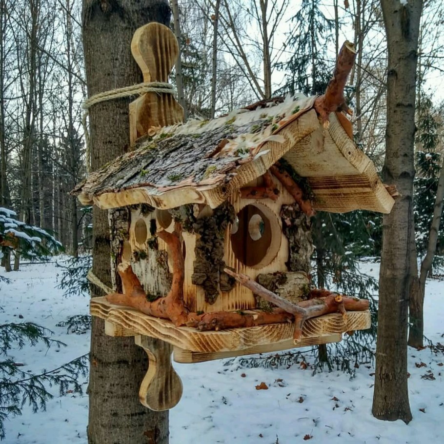 Резная кормушка