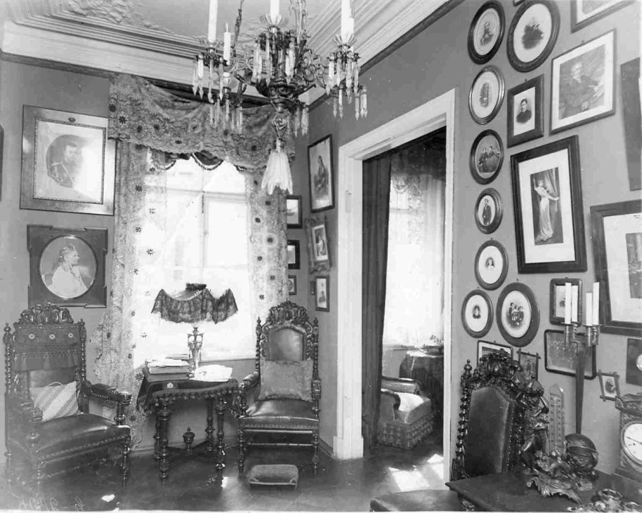 Квартира в дореволюционном стиле