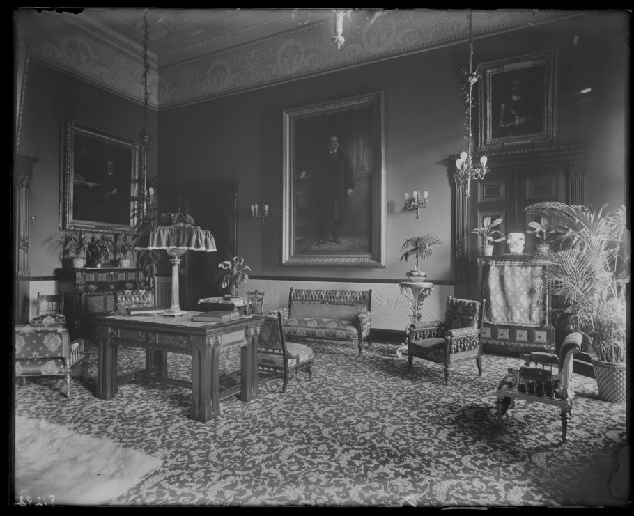 Старинная гостиная