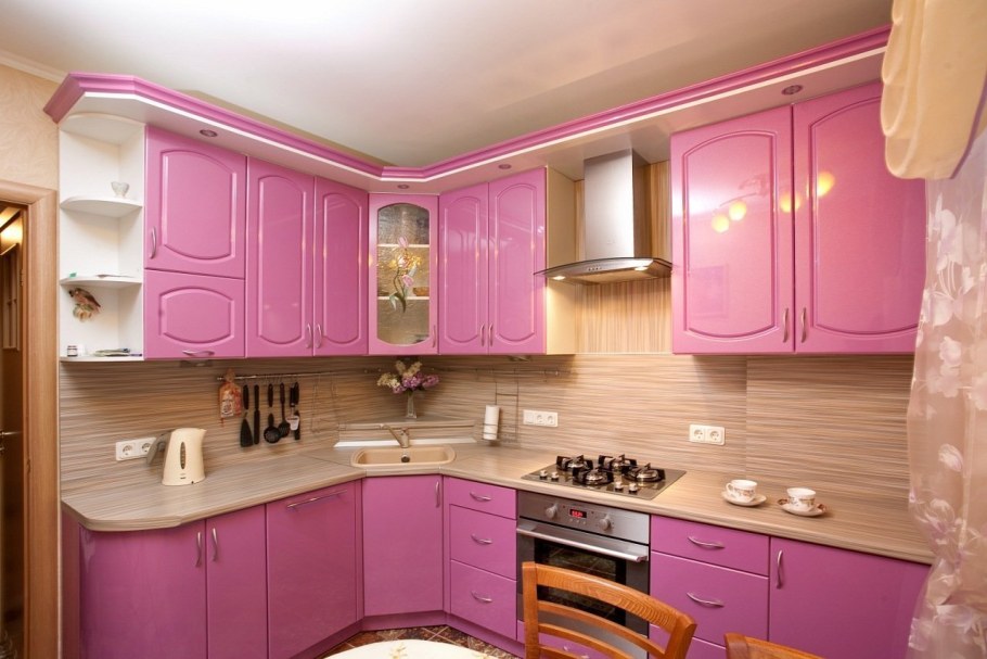 Кухня в розовом цвете