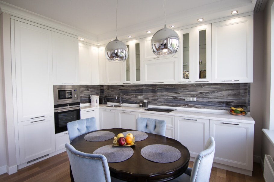 Белая кухня 2021 Неоклассика