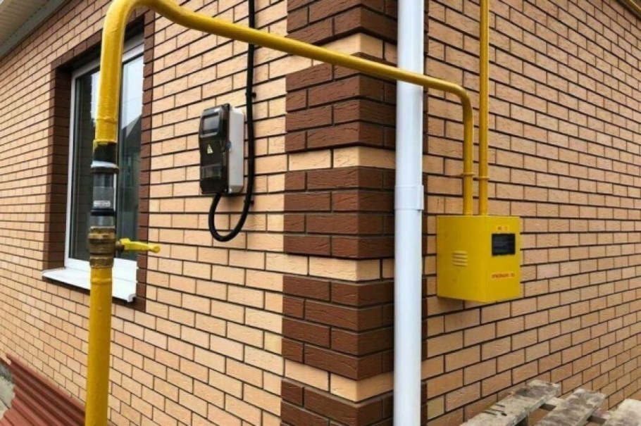 Газовая труба в доме