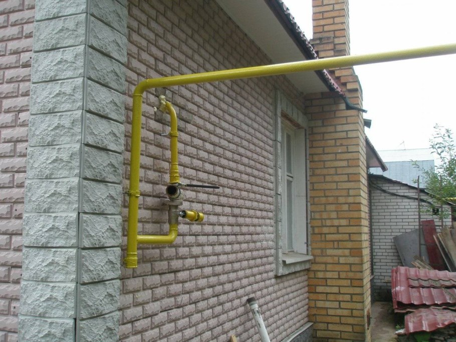 Газовая труба в частном доме