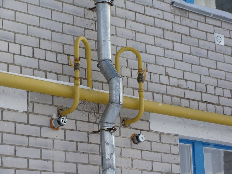 Газовая труба в доме