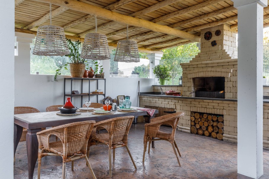 Беседка в деревенском стиле