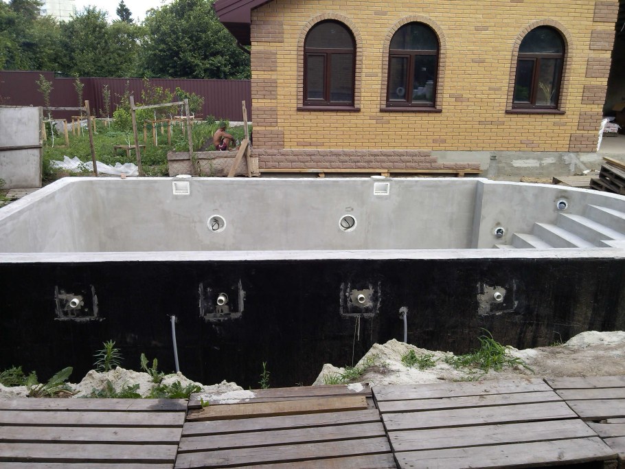 Бассейн из монолитного бетона