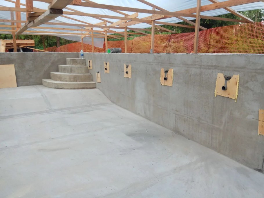 Бассейн бетонный опоры