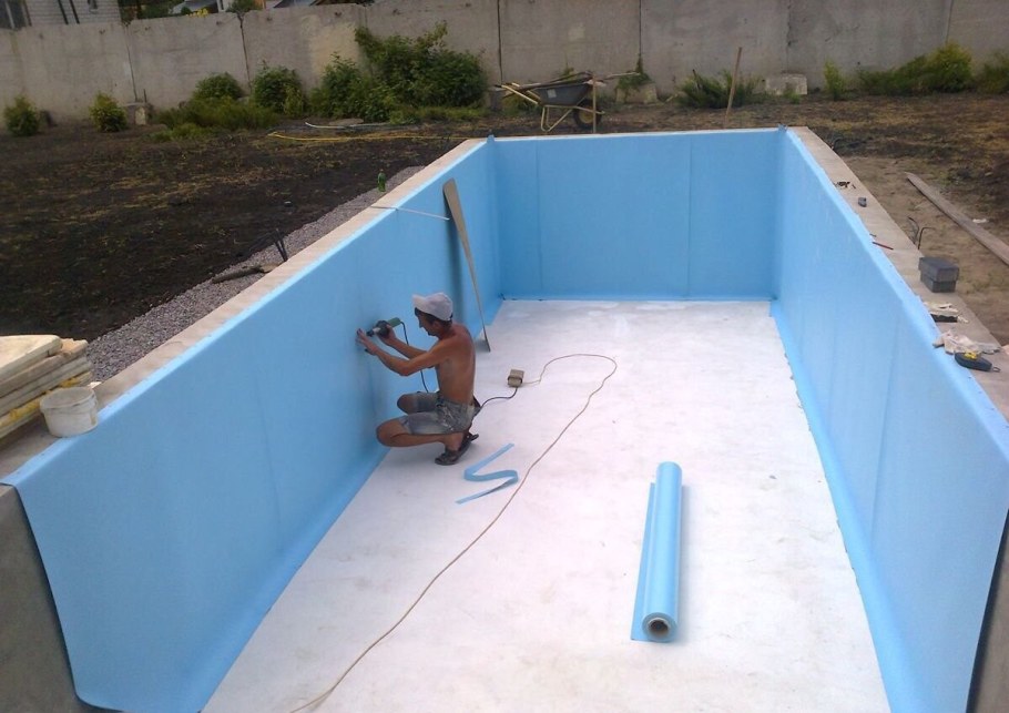 Бетонный бассейн на даче