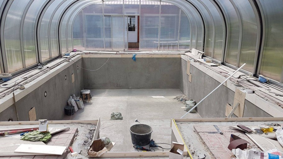 Готовый бетонный бассейн