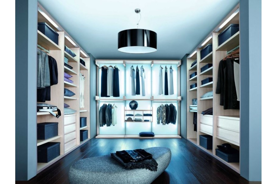 Гардеробная с подсветкой