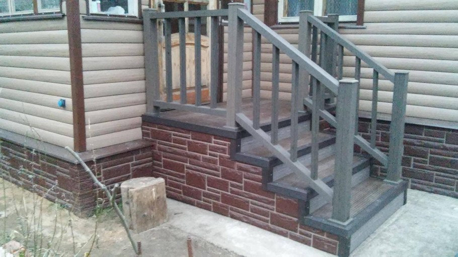 Деревянные перила для крыльца