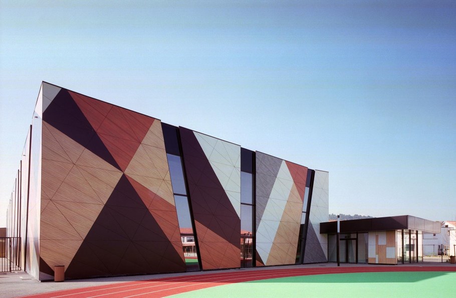 Средняя школа Louis Philibert Архитектор