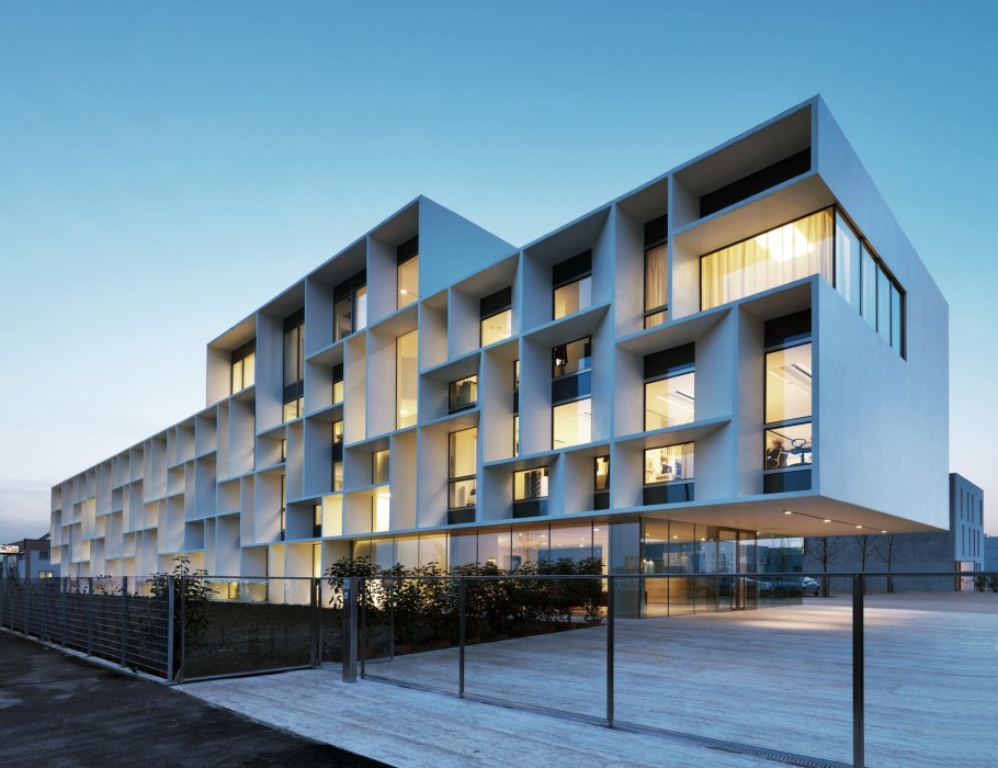 Красивые общественные здания