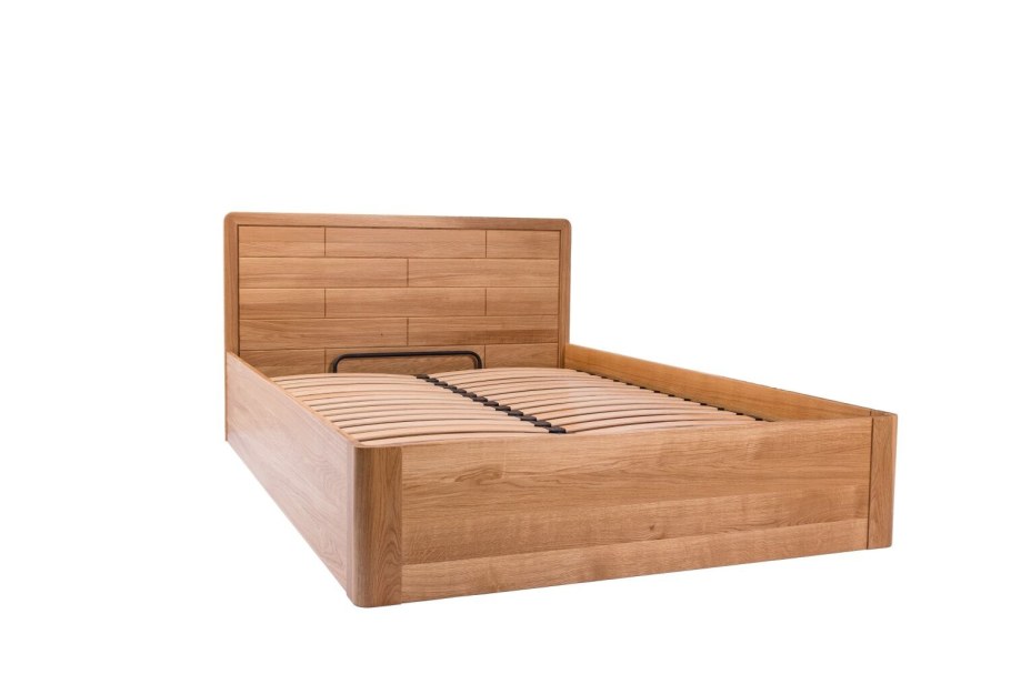 Кровать из массива дуба