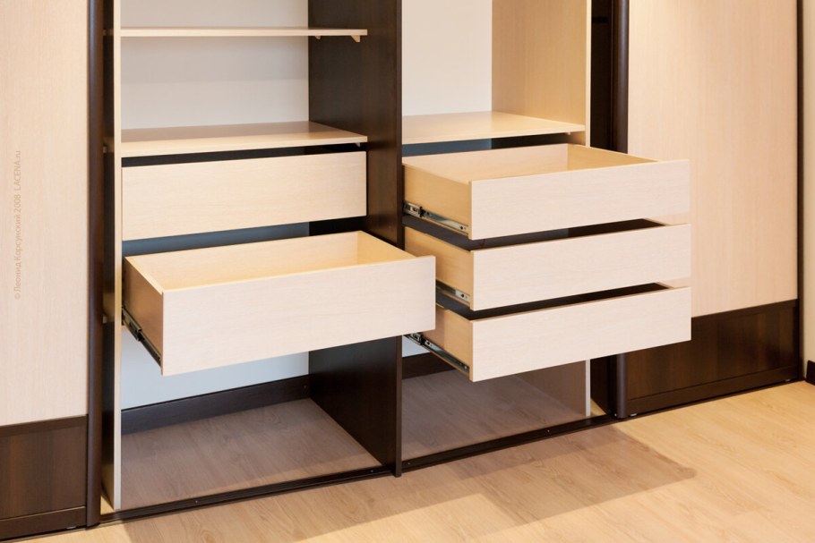Шкаф купе с ящиками
