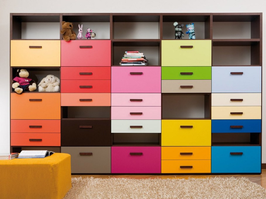 Разноцветная мебель