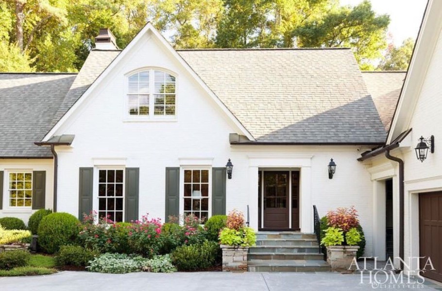 Светлые фасады домов