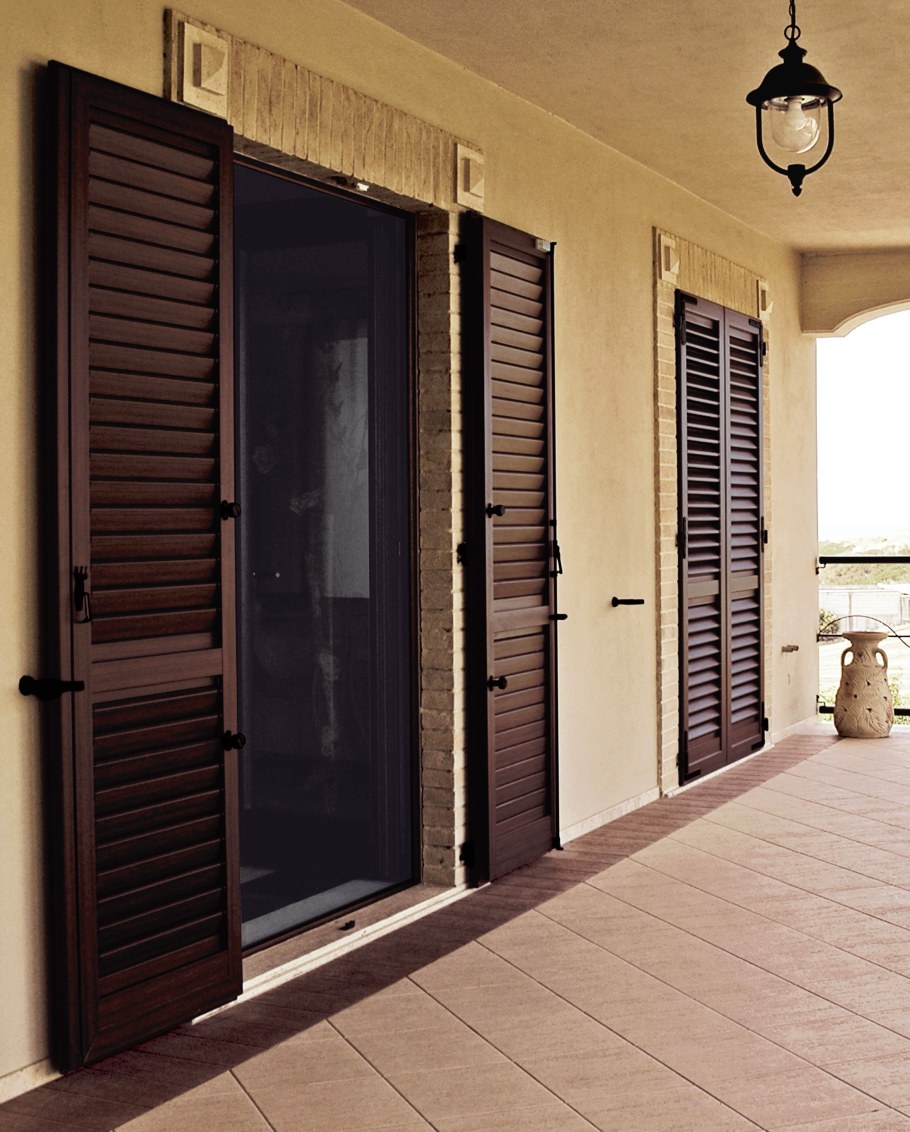 Ставни жалюзи на балкон Джульетты