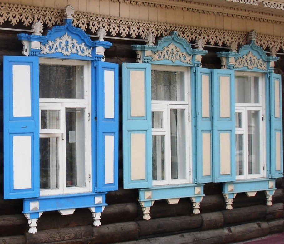 Окно со ставнями