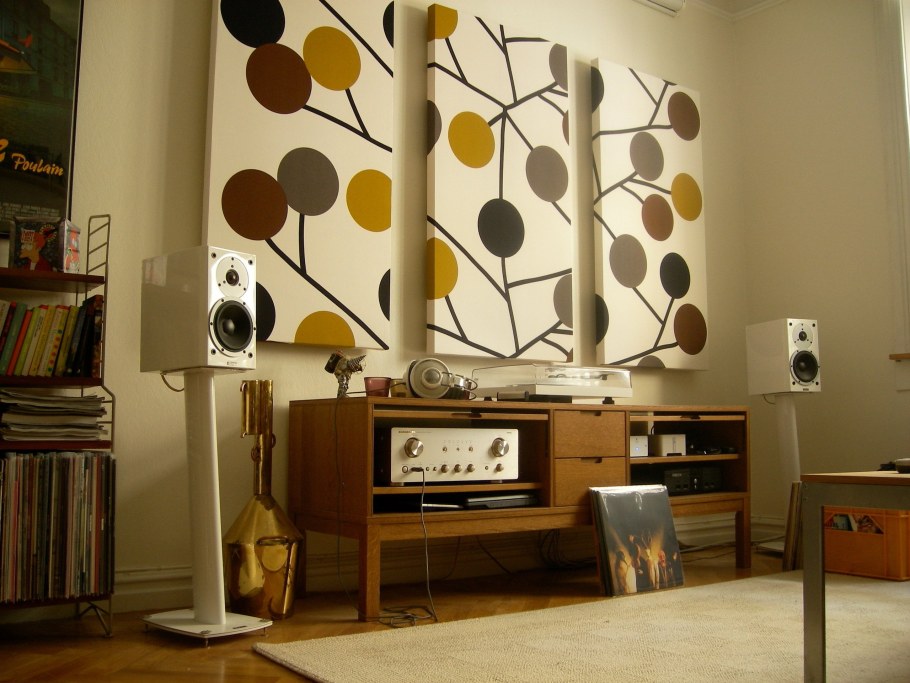 Виниловые пластинки на стене декор