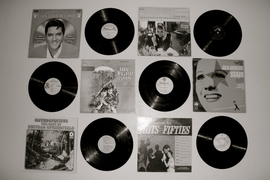 Музыкальные пластинки в интерьере