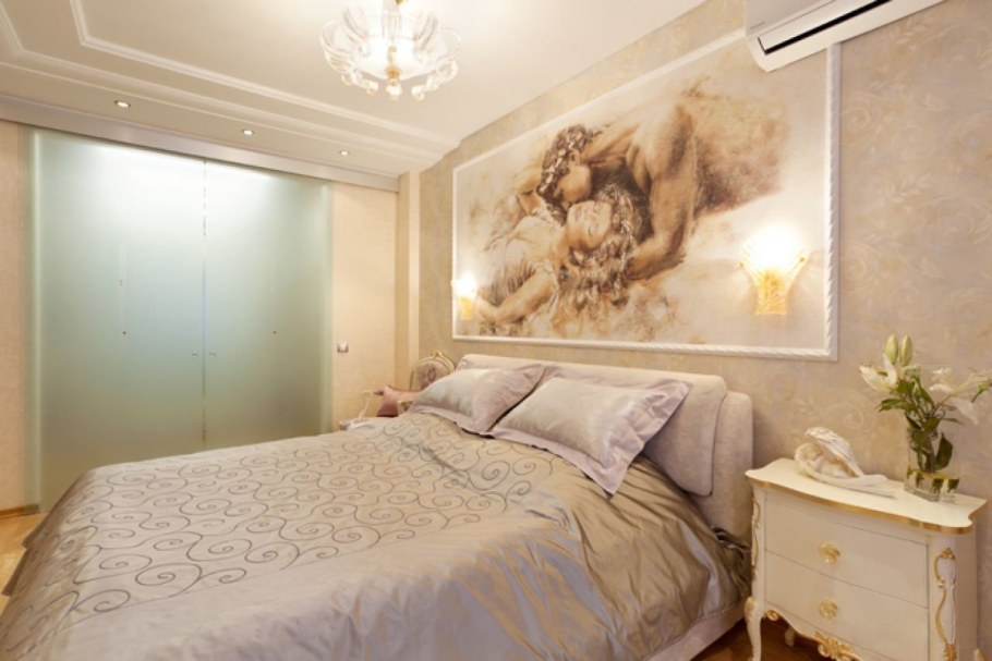 Панно над кроватью в спальне