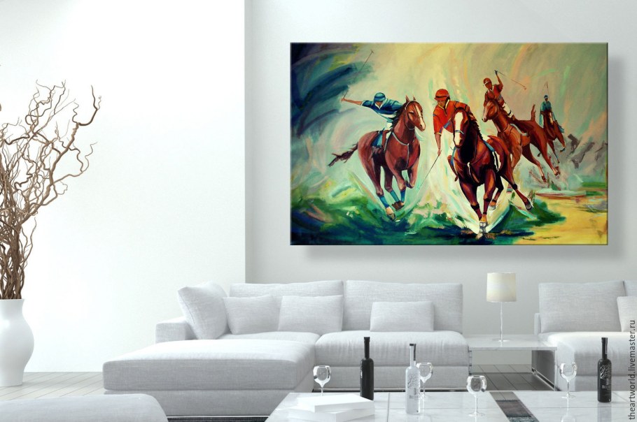 Картина на полу у стены